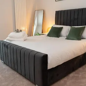 https://lovely-1-bedroom-condo-with-river-city-view.brighton-hotels-england.com