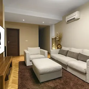 Beachfront 3-bedroom With Jaccuzi And Barbecue In The Back Apartment