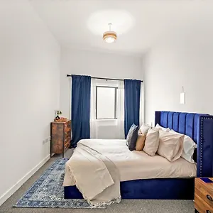 https://luxury-london-canary-wharf-2-bed-apt.cambridgehotelsuk.com