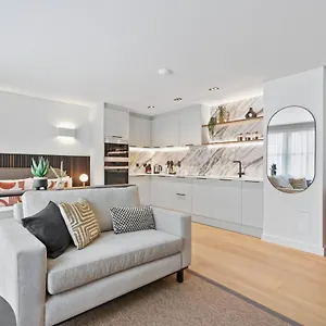 https://bow-lane-by-q-apartments.cambridgehotelsuk.com