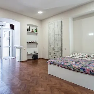 white-apartment-old-tbilisi.alltbilisihotels.com/